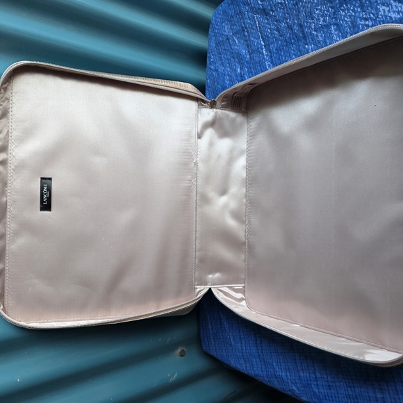 NWOT Lancome Paris Metallic Gold Women's Bag Makeup Case Zipper Travel Kit - Picture 6 of 16